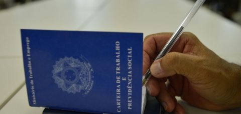 Os shoppings brasileiros esperam um aumento de 11% no seu quadro de funcionários - Foto: Marcello Casal Jr./Agência Brasil