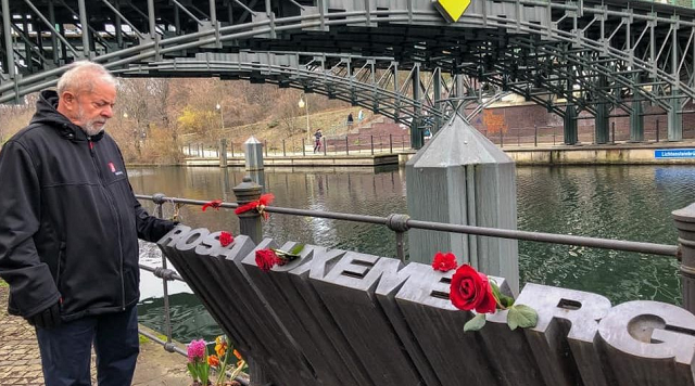 Lula visita monumento em homenagem a Rosa Luxemburgo, em Berlim (Foto: Ricardo Stuckert)