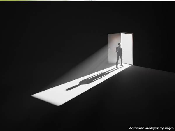 Atos 13:38 declara: 'Tomai, pois, irmãos, conhecimento de que se vos anuncia remissão de pecados por intermédio deste [Jesus].'