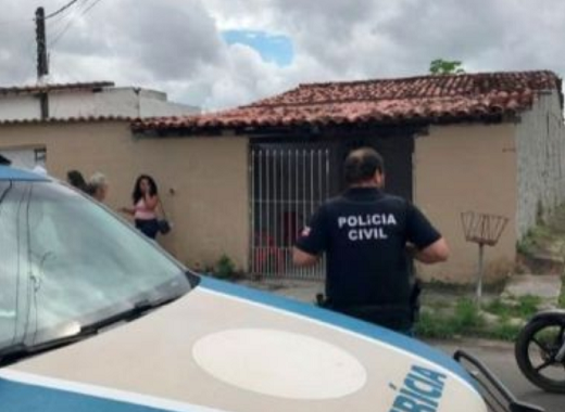 A vítima, Leandro Santos São Miguel, foi morta dentro de casa (Foto: Reprodução)
