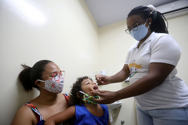 A meta é vacinar 95% de um universo de 14,3 milhões de crianças menores de 5 anos no Brasil (Foto: Felipe Iruatã/Ag A TARDE)