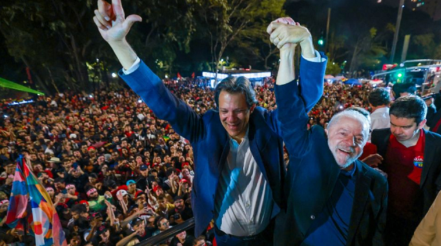 Fernando Haddad e Lula na avenida Paulista (Foto: Ricardo Stuckert)