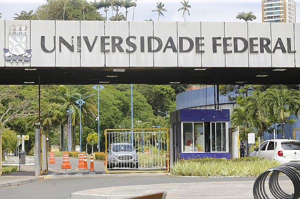 Na Ufba, foram bloqueados R$ 13,7 milhões que seriam destinados ao pagamento de contas de água e energia, manutenção, obras e outros (Foto: Marina Silva/Correio)