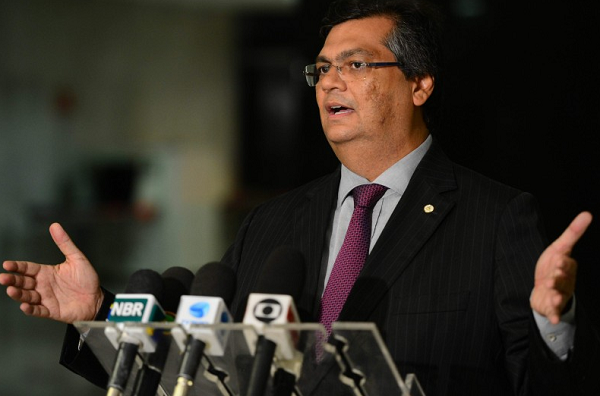 Flávio Dino pretende revogar decretos que ampliaram acesso às armas (Foto: Divulgação)
