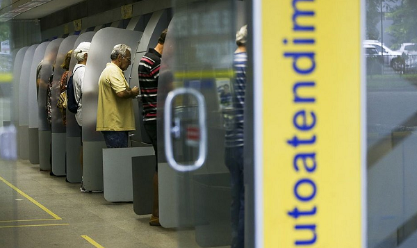 Durante os feriados, a população poderá utilizar os meios eletrônicos de atendimento bancário (Foto: Reprodução)