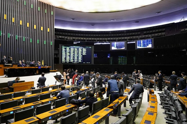 O texto segue para mais uma análise do Senado (Foto: Pablo Valadares/Câmara dos Deputados)