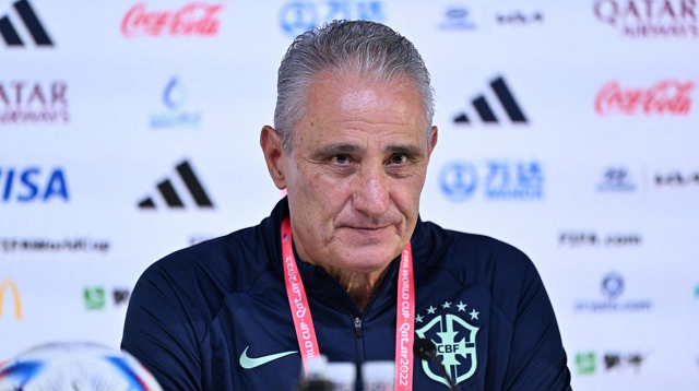 Tite durante coletiva de imprensa desta quinta-feira (8) (Foto: Nelson Almeida/AFP)