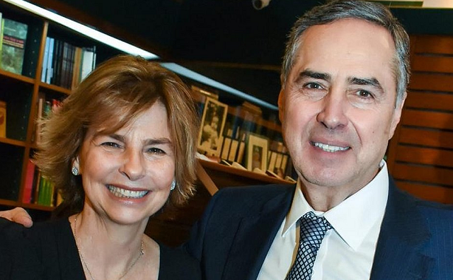 Tereza Barroso ao lado do esposo, ministro do Supremo Tribunal Federal (STF), Luís Roberto Barroso (Foto: Divulgação)