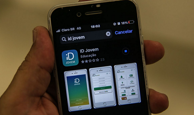 Ela foi utilizada para obter meia-entrada em eventos artísticos, culturais e esportivos e passagens grátis ou com descontos em viagens interestaduais de ônibus (Foto: Marcello Casal jr/Agência Brasil)