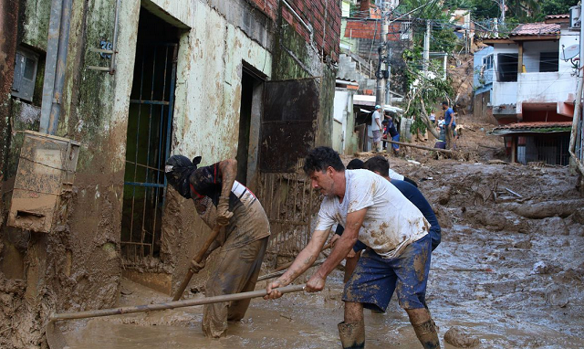 No litoral de São Paulo, 1.730 pessoas estão desalojadas e 766 desabrigadas por causa chuvas (Foto: Rovena Rosa/Agência Brasil)