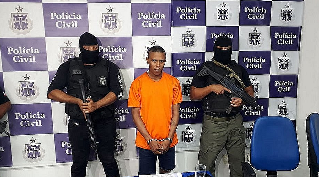 Travesti de nome social, Amanda Franco da Silva Santos (Foto: Bruno Wendel/Arquivo CORREIO)