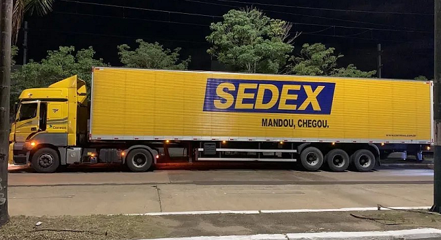 Caminhão dos Correios utilizado para transportar drogas (Foto: Polícia Civil/Divulgação)