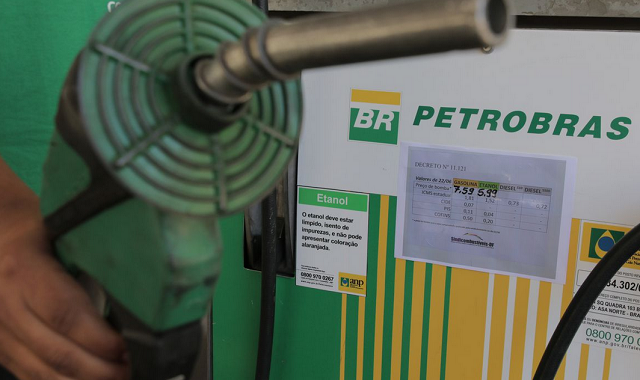 A iniciativa é mais um desdobramento das ações para tentar fazer valer a decisão da Petrobras, que reduziu nesta semana o preço dos combustíveis vendidos às distribuidoras (Foto: Fábio Rodrigues Pozzebom/Agência Brasi)