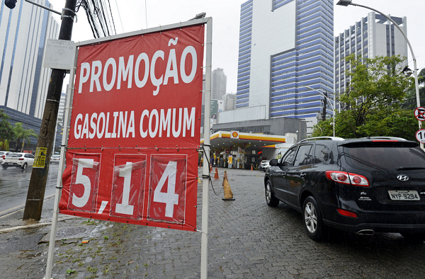 Preço de gasolina nos postos de combustíveis em Salvador na última quinta-feira, 25 (Foto: Shirley Stolze/Ag A TARDE)