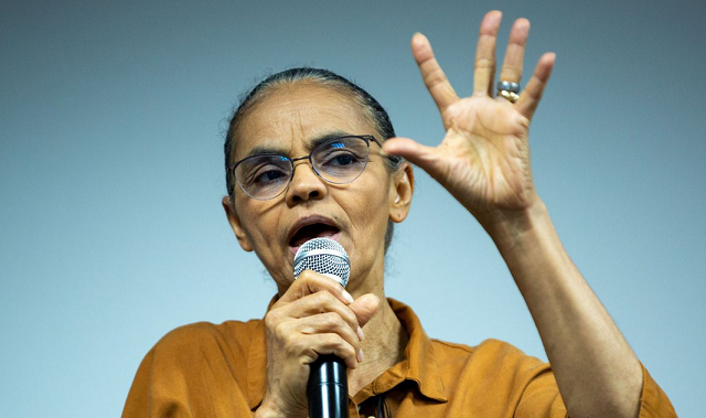 Ministra do Meio Ambiente, Marina Silva durante ato de Assinatura da Identificação e Delimitação de duas Terras Indígenas (Foto: Fabio Rodrigues-Pozzebom/Agência Brasil)