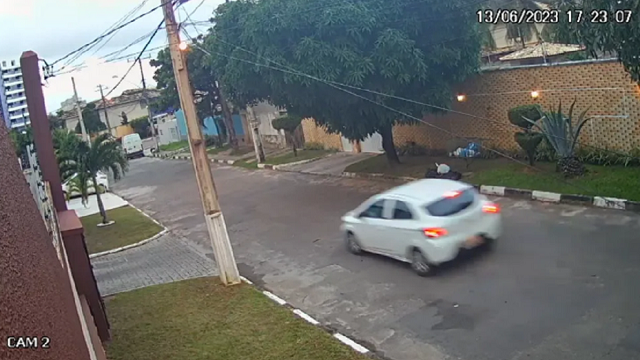 A abordagem dos bandidos foi filmada por câmeras de segurança (Foto: Reprodução/TV Bahia)
