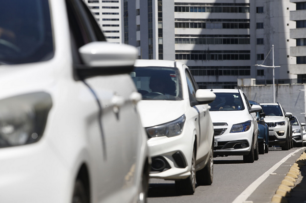 Trânsito na Avenida Antônio Carlos Magalhães, em Salvador (Foto: Olga Leiria/Ag. A TARDE)