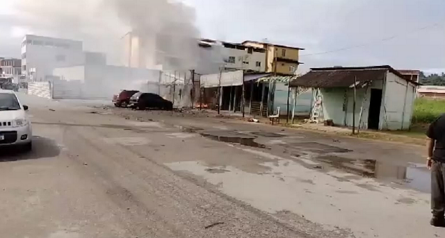 Barraca de fogos de artifício explodiu nesta segunda-feira, 19 (Foto: Cidadão Repórter/Via WhatsApp)