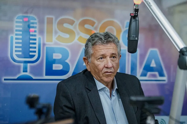 Luiz Caetano deu entrevista na manhã desta sexta-feira ao programa Isso é Bahia, da rádio A TARDE FM (Foto: Divulgação)