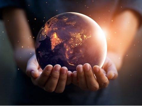 O amor incondicional que Deus tem por cada um deve levar-nos à fé nEle, recebendo com gratidão o grande amor condicional concedido aos que receberem Jesus Cristo como Salvador. - Foto: Ilustração Google