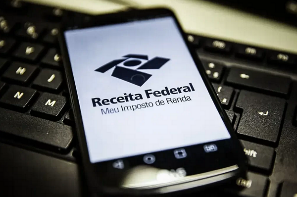 Também é possível fazer a consulta no aplicativo da Receita Federal para tablets e smartphones (Foto: Agência Brasil)