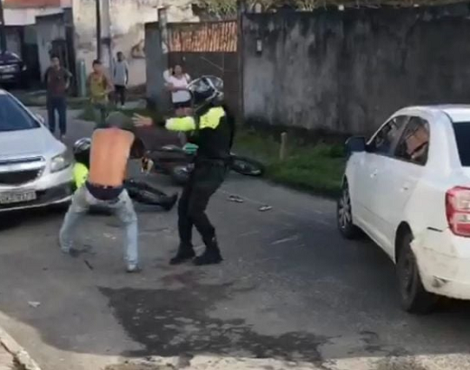 Motorista tentou fugir após atropelar agente de trânsito em Camaçari (Foto: Reprodução)