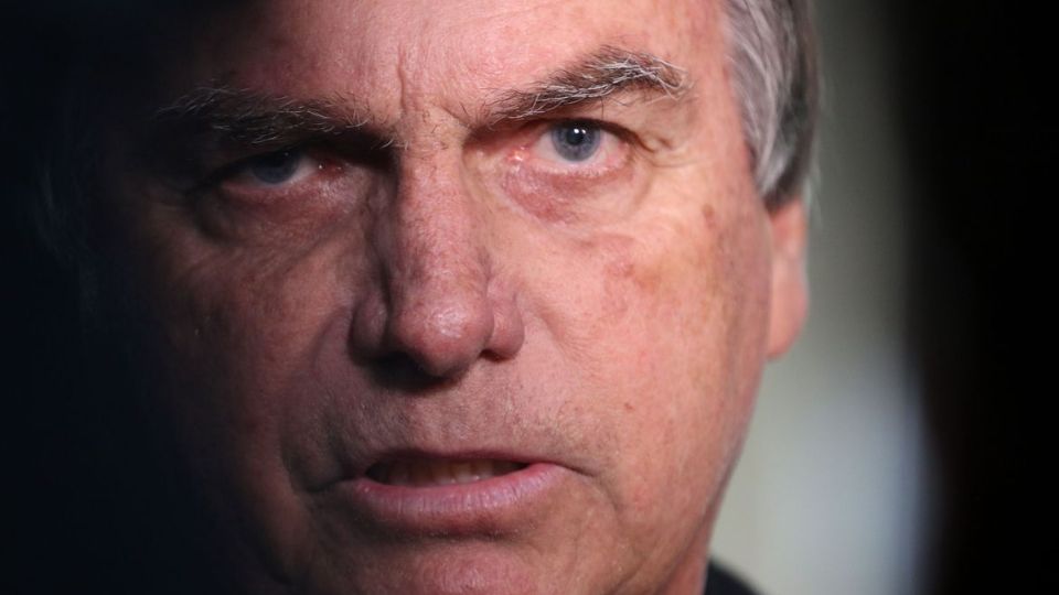 Ex-presidente agora é diretamente acusado pela PF de levar objetos valiosíssimo para fora do Brasil no avião presidencial, para vendê-los nos EUA. Veja por que sua detenção pode estar prestes a ocorrer - Foto: Tânia Rêgo/Agência Brasil