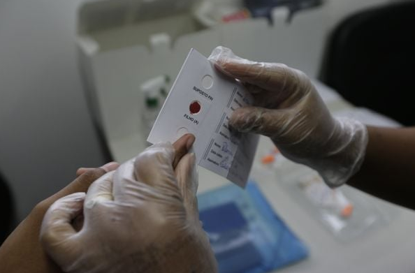 Testes de paternidade são oferecidos em campanha da Defensoria Pública (Foto: Arisson Marinho)