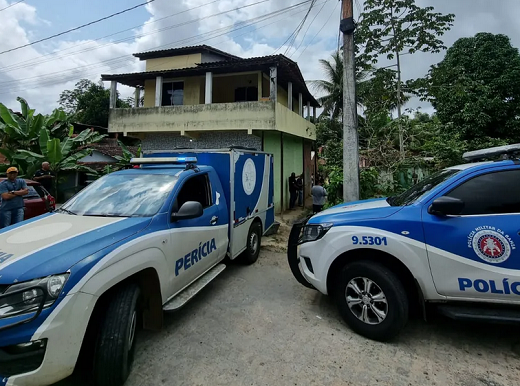 Nove mortos foram encontrados em Mata de São João (Foto: Camila Marinho/TV Bahia)