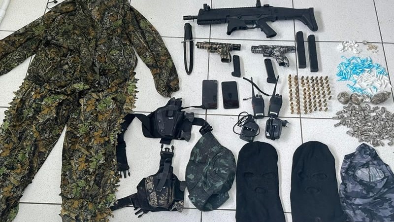 O trio de homens teria atirado contra policiais militares, que revidaram - Divulgação-PM