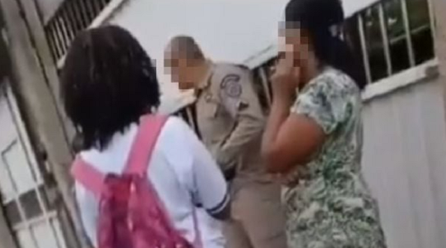 Policial xinga adolescente e testemunhas que tentaram intervir (Foto: Reprodução/Redes Sociais)