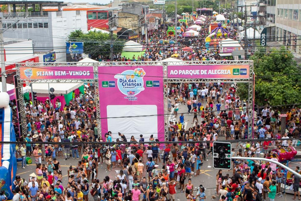 Avenida Luís Eduardo Magalhães, no centro, durante mais uma edição do evento em homenagem ao dia das crianças (Foto: Rodrigo Luz)