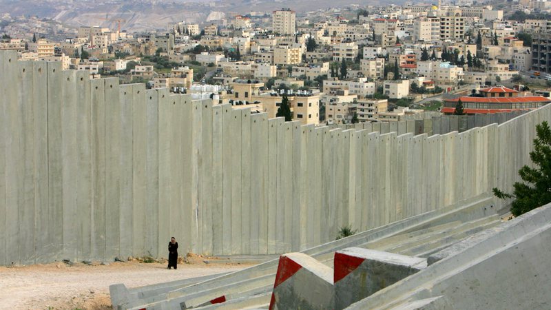 Muro da 'contenda' em Israel. Se você quer saber a VERDADE, leia o texto e entenda porque, que ele existe de fato; e o que mais que a mídia tradicional tem escondido de você, que anda para bem antes da ONU e de 1947 - Foto: Divulgação