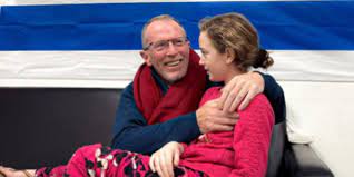 Emily Hand é de origem irlandesa e completou nove anos durante o cárcere. Ela chegou a ser listada como uma das pessoas mortas pelo Hamas