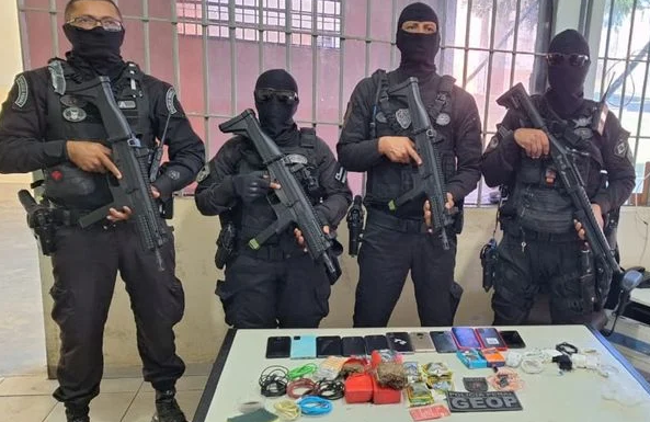 Celulares e drogas foram apreendidos, na última segunda (21), no Complexo Mata Escura (Foto: Arquivo/Seap)