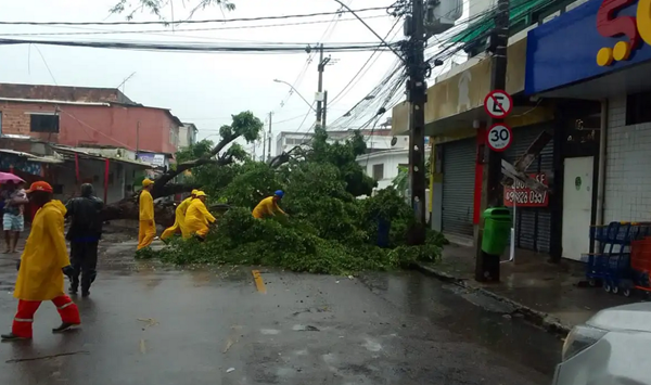 As áreas de instabilidade com chuva intensa atingirão especialmente o sul e centro-sul da Bahia, centro e sul do Maranhão e o Piauí (Foto: Prefeitura do Recife/Twitter)