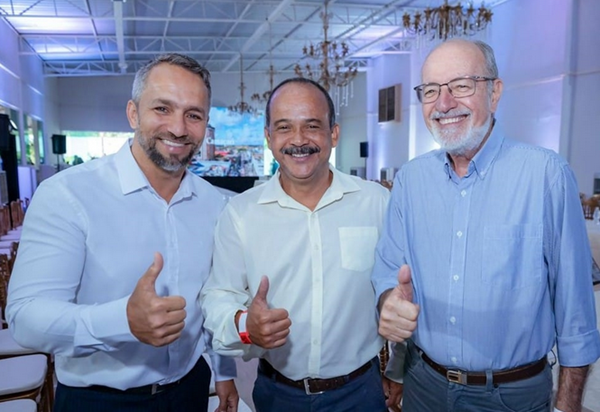 Presidente da Câmara Municipal de Camaçari, vereador Flávio Matos, prefeito Elinaldo Araújo e o vice-prefeito, José Tude (Foto: Divulgação)