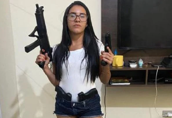 Fernanda Monteiro Correia, 29 anos, é namorada do traficante Breno Vinícius Garção Martins, conhecido como 'Breno Hamster', preso no Complexo da Maré, no Rio (Foto: Divulgação/Secretaria de Segurança Pública de Sergipe)
