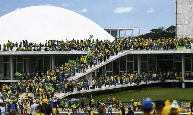 Milhares de bolsonaristas radicais invadiram as sedes dos três Poderes, em Brasília (Foto: Marcelo Camargo/Agência Brasil)