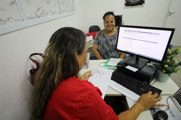Estudantes ou responsáveis com dificuldade em solicitar a matrícula pela internet deverão manter contato através dos canais de atendimento (Foto: Claudionor Junior)