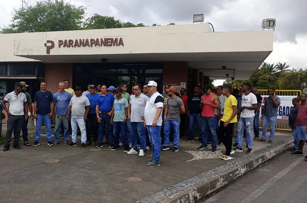 Trabalhadores da Caraíba Metais ficarão acampados na porta da empresa até quinta-feira (Foto: Divulgação)