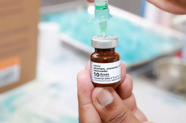 No Brasil, o Centro de Vigilância em Saúde do Rio Grande do Sul emitiu um alerta após confirmar um caso importado de sarampo no estado (Foto: Marcelo Camargo/Agência Brasil)