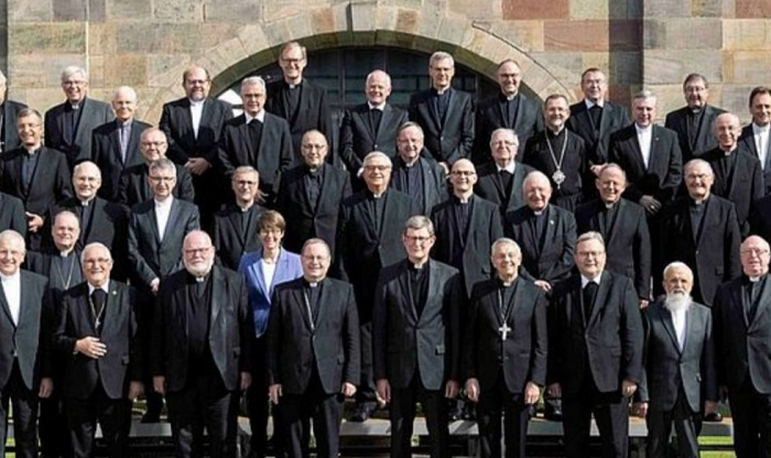 Conferência dos bispos alemães apela para que membros da Igreja Católica não votem no partido AfD e aponta que 'o extremismo de direita é incompatível com os valores fundamentais do cristianismo' - Twitter/Voice of Europe