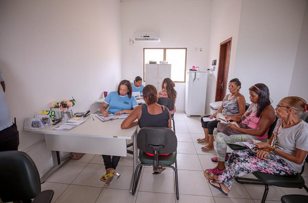 Atendimento teve início com a distribuição de senhas, pouco antes das 9h (Foto: Divulgação)