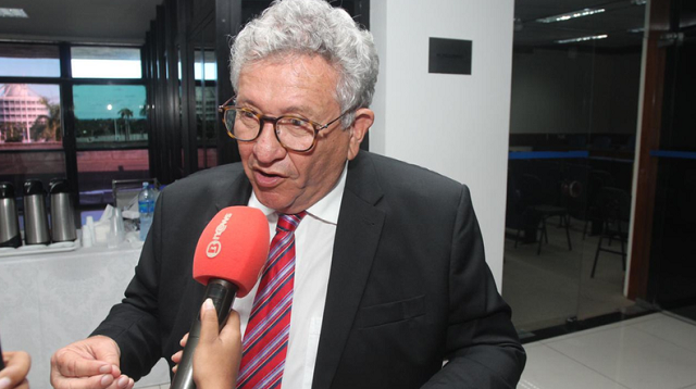 Secretário do governo Jerônimo, Luiz Caetano esteve presente no retorno dos trabalhos na AL-BA (Foto: Divulgação/Domingos Júnior/BNews)