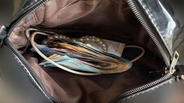 Vendedor sem sinal de celular 'arrisca' confiar nos motoristas para pagarem no pix depois. Reprodução / Redes Sociais