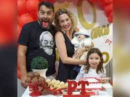 Marcelo Arruda, Pamela Silva e os filhos: Helena e Pedro. Petista foi assassinado pelo agente penitenciário Jorge José Guaranho, apoiador de Jair Bolsonaro, em sua festa de 50 anos durante a campanha eleitoral de 2022. Créditos: Reprodução/Facebook