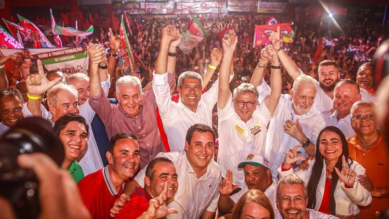 Lançamento da pré-candidatura de Luiz Caetano em Camaçari contou com presença de autoridades - Adriel Francisco/Divulgação