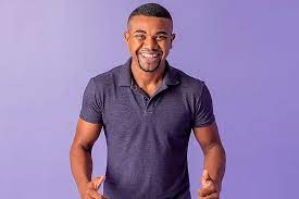 Davi enfrentou diversos paredões no BBB 24 e saiu vencedor em todos. Pancadinha afirma que Davi Brito representa o povo baiano 'de maneira corajosa e resiliente' - Foto: Divulgação - TV Globo