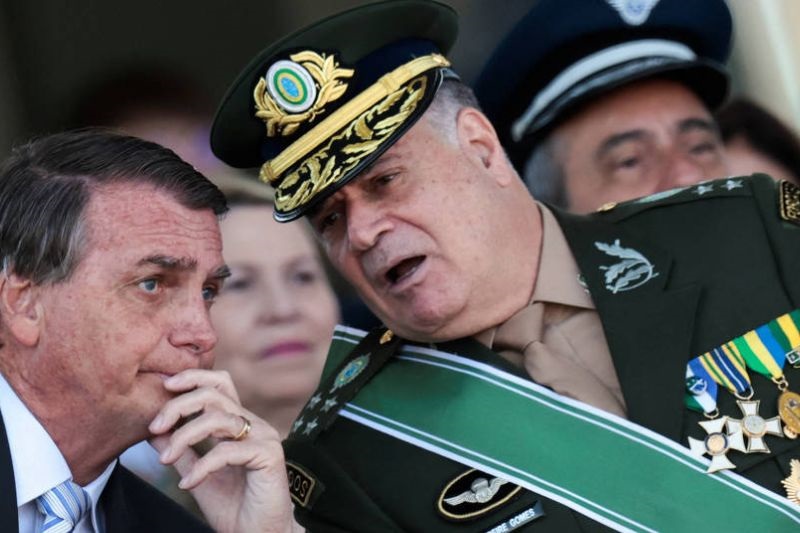 Jair Bolsonaro com o então comandante do Exército, general Freire Gomes - Foto: Reprodução